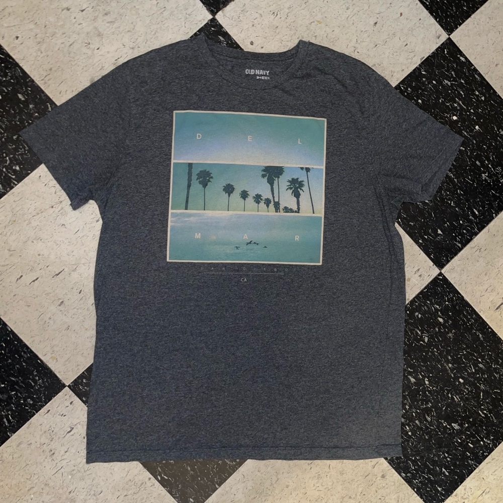 Lightly worn Old Navy shirt.